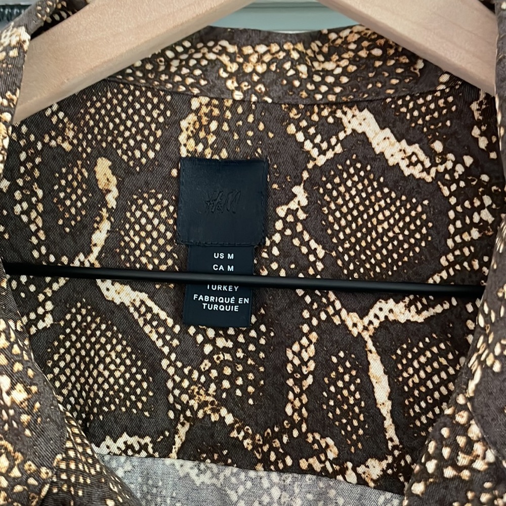 H&M Brown Snake Print Casual Button Down Shirt - Picture 2 of 4